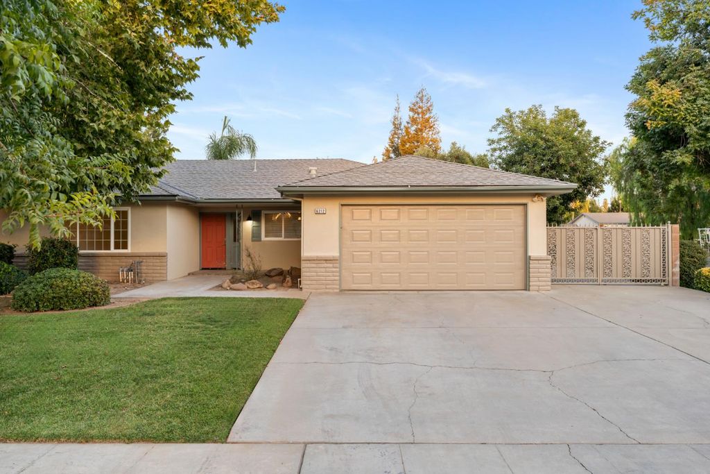 6212 N Feland Avenue, Fresno, CA 93711