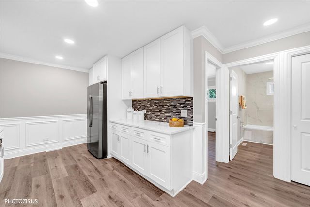 28069 N Lake Drive, Wauconda, IL 60084