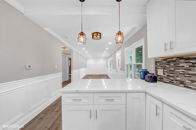 28069 N Lake Drive, Wauconda, IL 60084