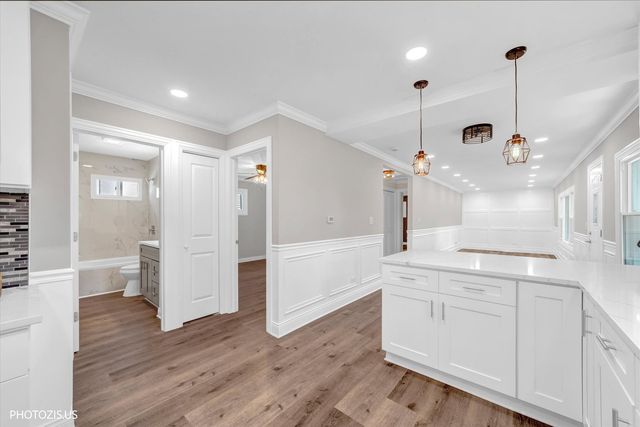 28069 N Lake Drive, Wauconda, IL 60084