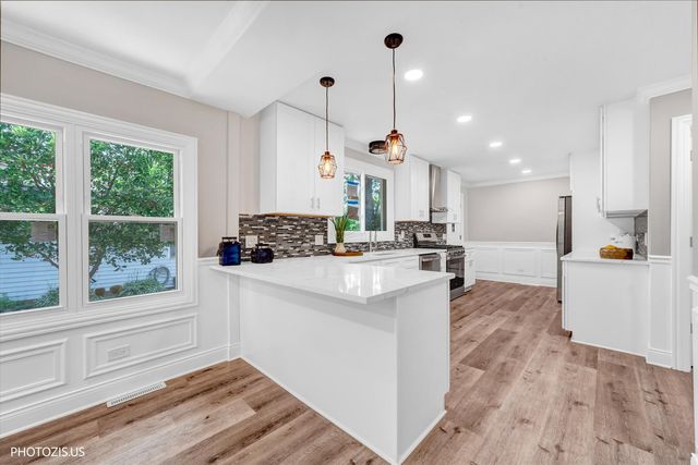 28069 N Lake Drive, Wauconda, IL 60084