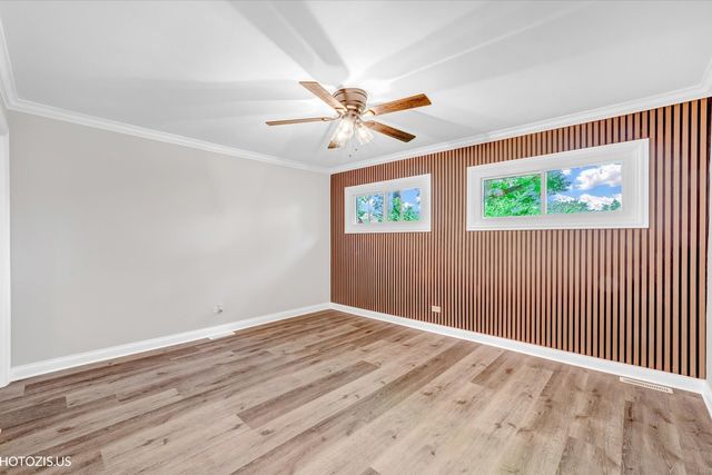 28069 N Lake Drive, Wauconda, IL 60084