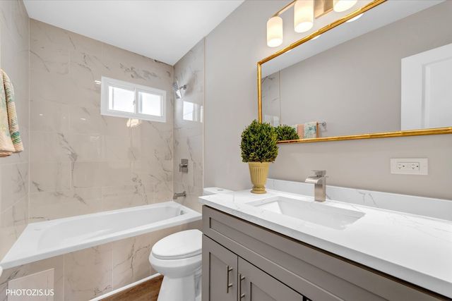 28069 N Lake Drive, Wauconda, IL 60084