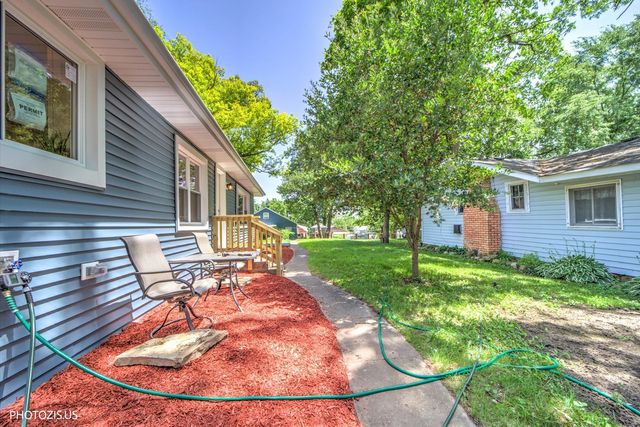 28069 N Lake Drive, Wauconda, IL 60084
