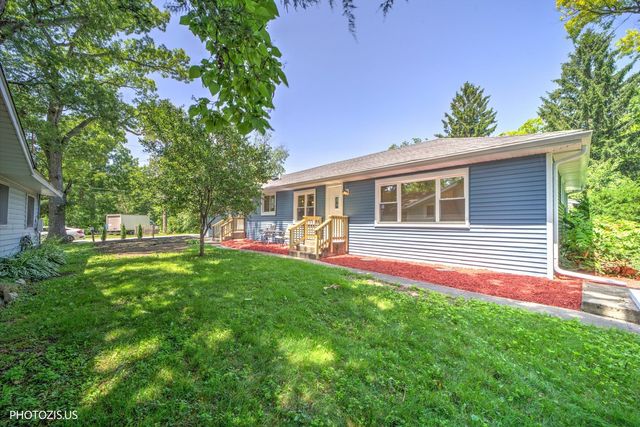 28069 N Lake Drive, Wauconda, IL 60084