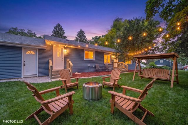 28069 N Lake Drive, Wauconda, IL 60084