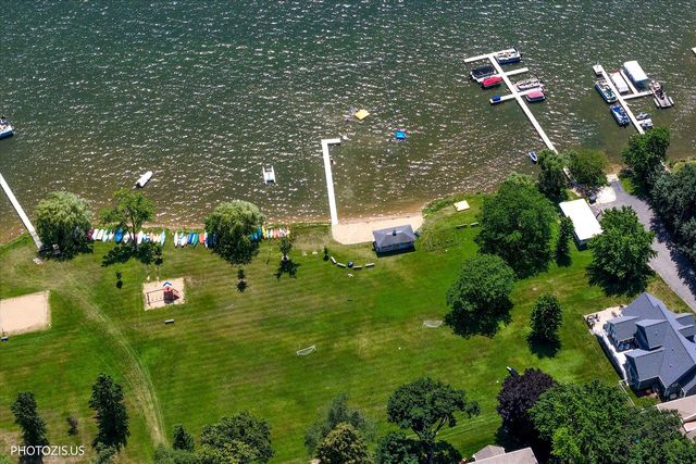 28069 N Lake Drive, Wauconda, IL 60084