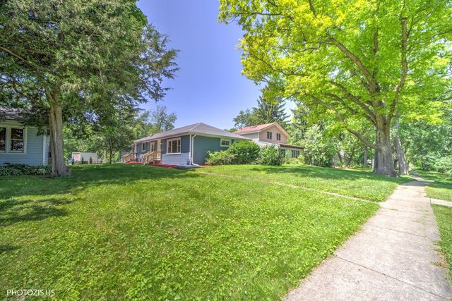 28069 N Lake Drive, Wauconda, IL 60084