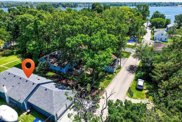 28069 N Lake Drive, Wauconda, IL 60084