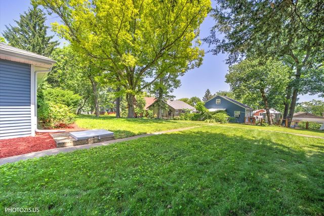 28069 N Lake Drive, Wauconda, IL 60084