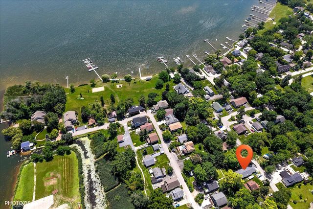 28069 N Lake Drive, Wauconda, IL 60084