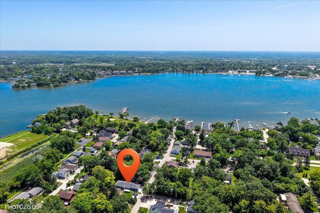 28069 N Lake Drive, Wauconda, IL 60084