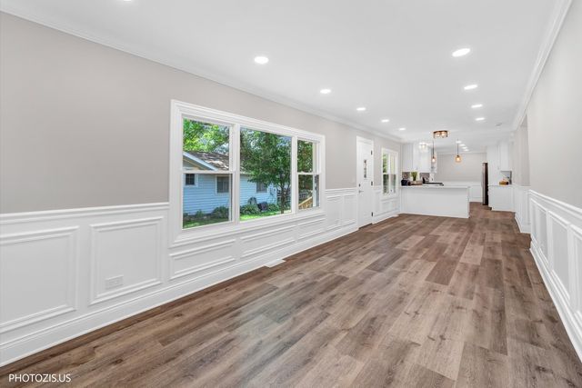 28069 N Lake Drive, Wauconda, IL 60084