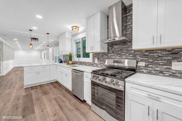 28069 N Lake Drive, Wauconda, IL 60084