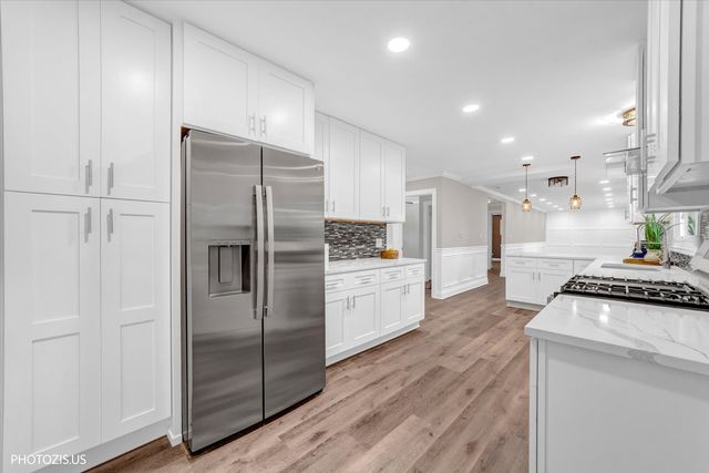 28069 N Lake Drive, Wauconda, IL 60084