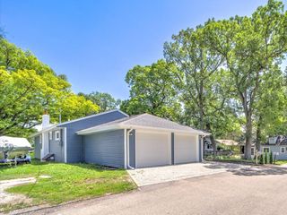 28069 N Lake Drive, Wauconda, IL 60084