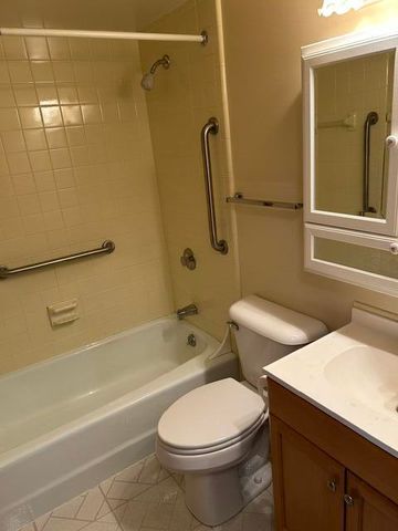 905 Village Lane, Jenison, MI 49428