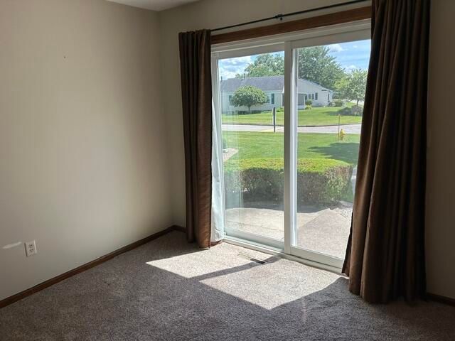 905 Village Lane, Jenison, MI 49428