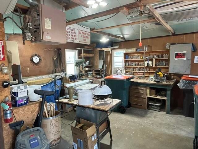 905 Village Lane, Jenison, MI 49428