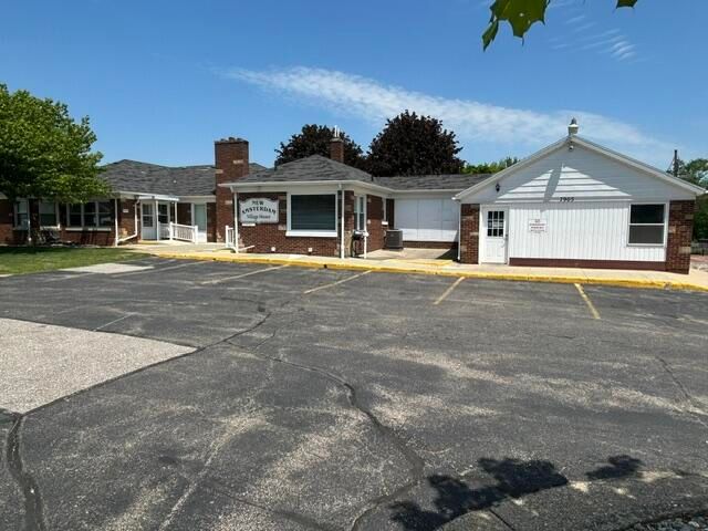 905 Village Lane, Jenison, MI 49428