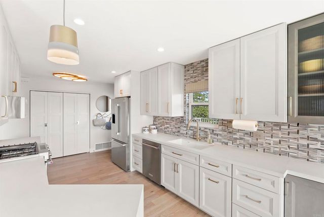 620 W Solana Circle 3G, Solana Beach, CA 92075