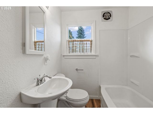 541 24TH Ave, Longview, WA 98632