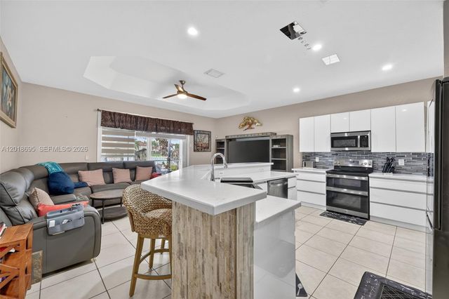 3985 NE 15th St, Homestead, FL 33033