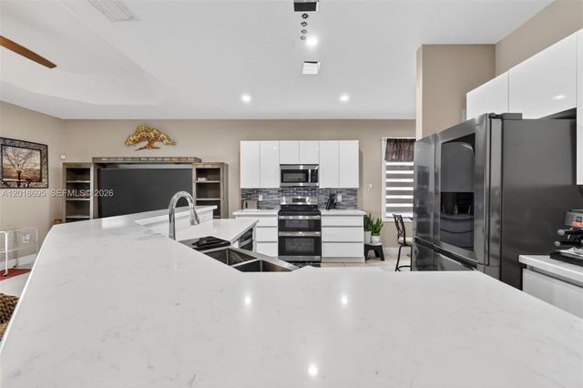 3985 NE 15th St, Homestead, FL 33033