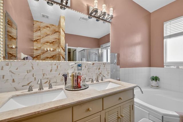 3985 NE 15th St, Homestead, FL 33033