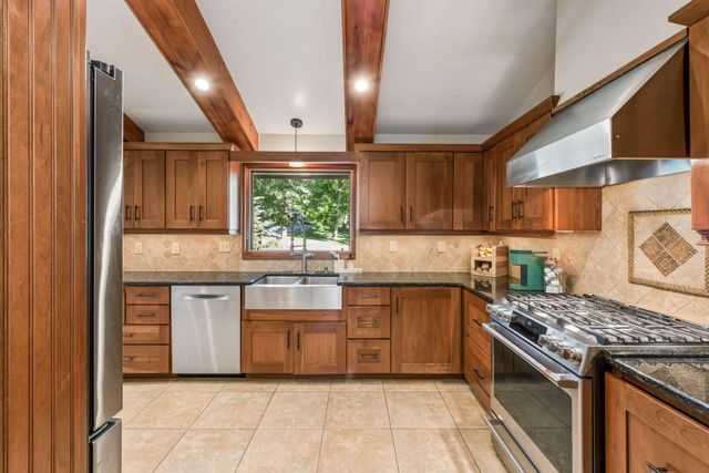 6521 Leesborough Avenue, Eden Prairie, MN 55346