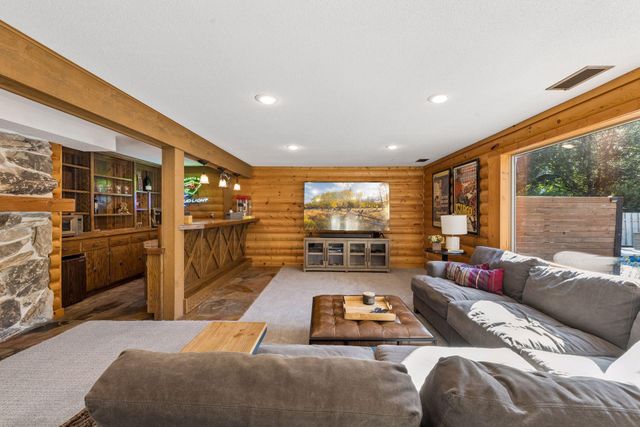 6521 Leesborough Avenue, Eden Prairie, MN 55346