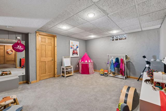 6521 Leesborough Avenue, Eden Prairie, MN 55346