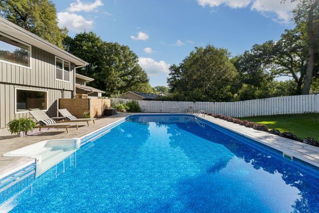6521 Leesborough Avenue, Eden Prairie, MN 55346