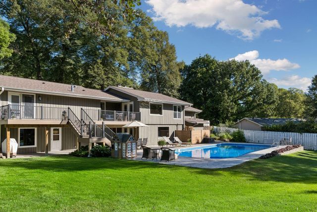 6521 Leesborough Avenue, Eden Prairie, MN 55346