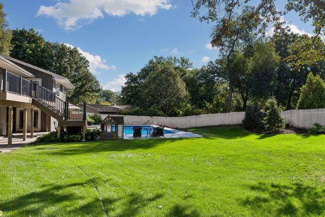 6521 Leesborough Avenue, Eden Prairie, MN 55346