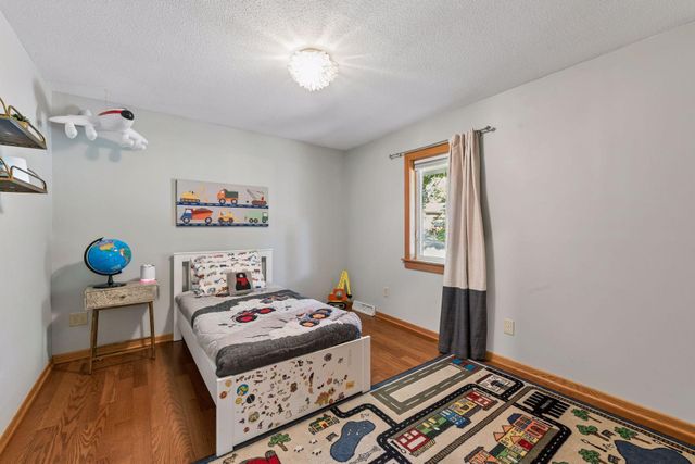 6521 Leesborough Avenue, Eden Prairie, MN 55346