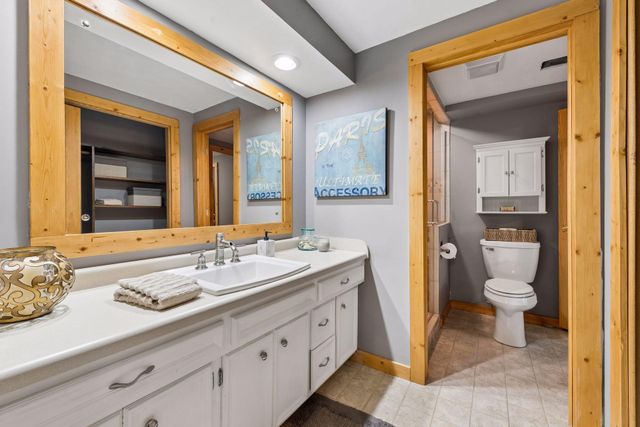 6521 Leesborough Avenue, Eden Prairie, MN 55346
