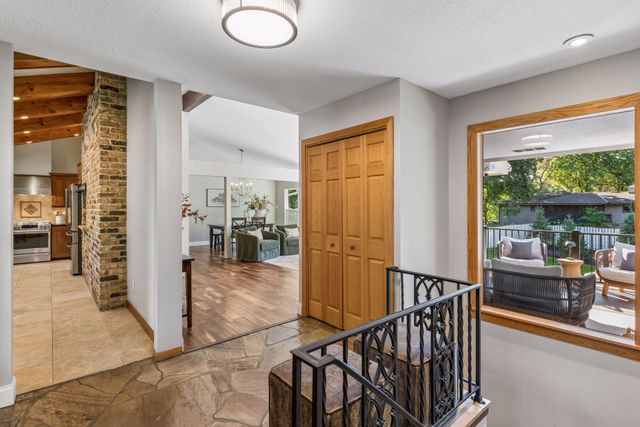 6521 Leesborough Avenue, Eden Prairie, MN 55346