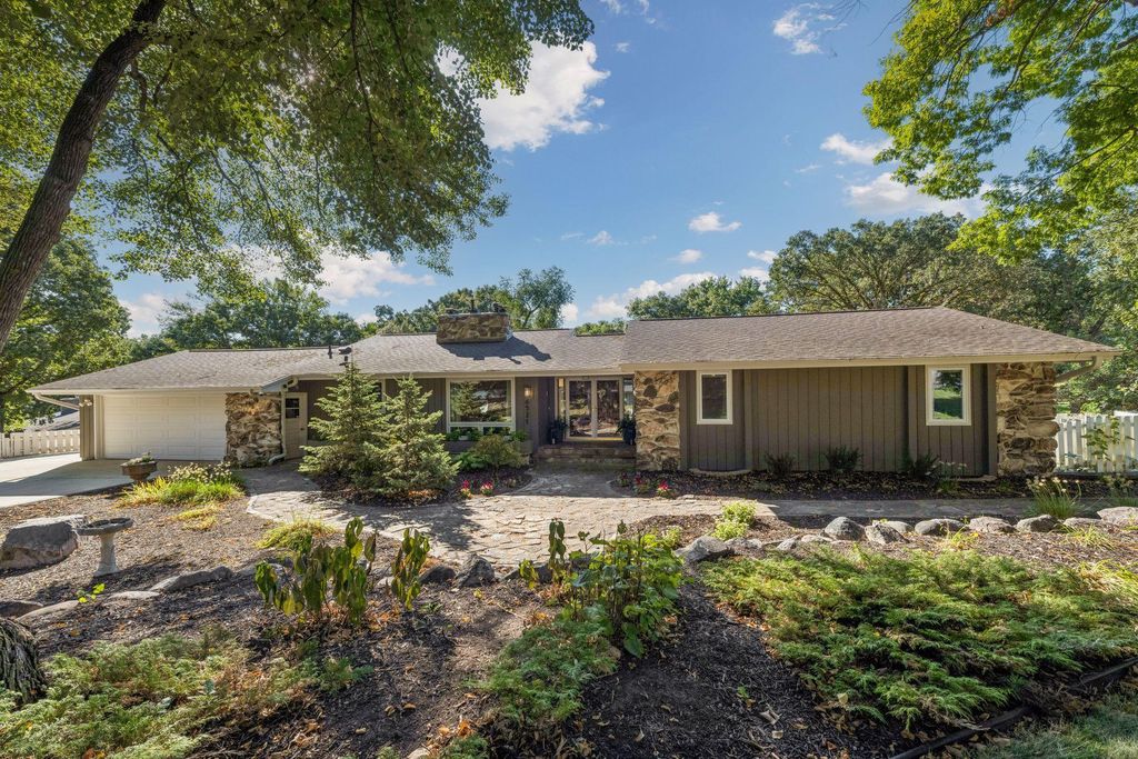 6521 Leesborough Avenue, Eden Prairie, MN 55346 — exterior