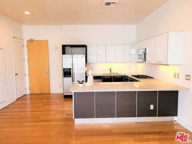 801 S Grand Avenue 1209, Los Angeles, CA 90017