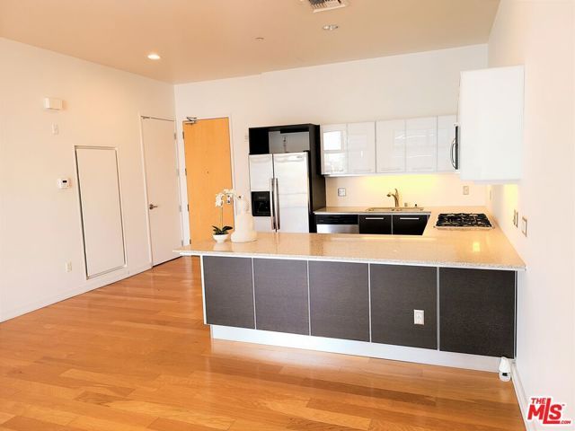 801 S Grand Avenue 1209, Los Angeles, CA 90017