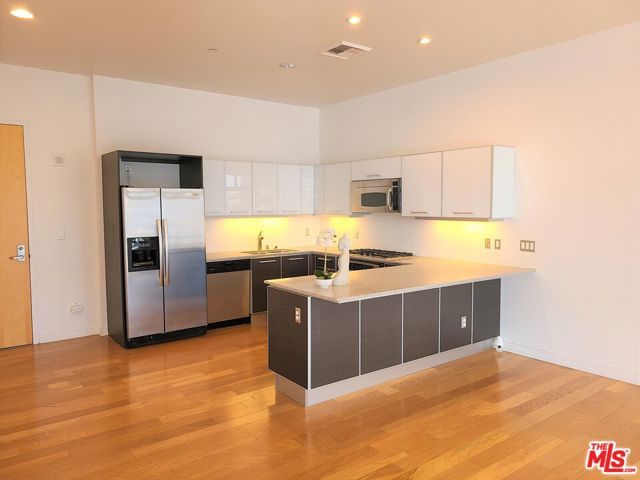 801 S Grand Avenue 1209, Los Angeles, CA 90017