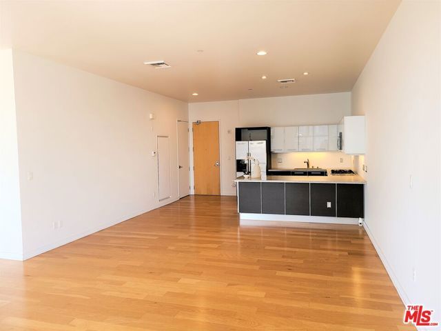 801 S Grand Avenue 1209, Los Angeles, CA 90017