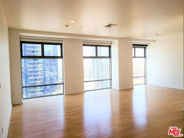 801 S Grand Avenue 1209, Los Angeles, CA 90017