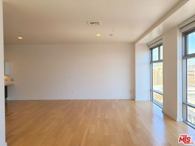 801 S Grand Avenue 1209, Los Angeles, CA 90017