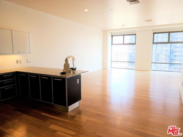 801 S Grand Avenue 1209, Los Angeles, CA 90017