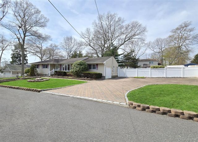 240 N 3rd Street, Ronkonkoma, NY 11779