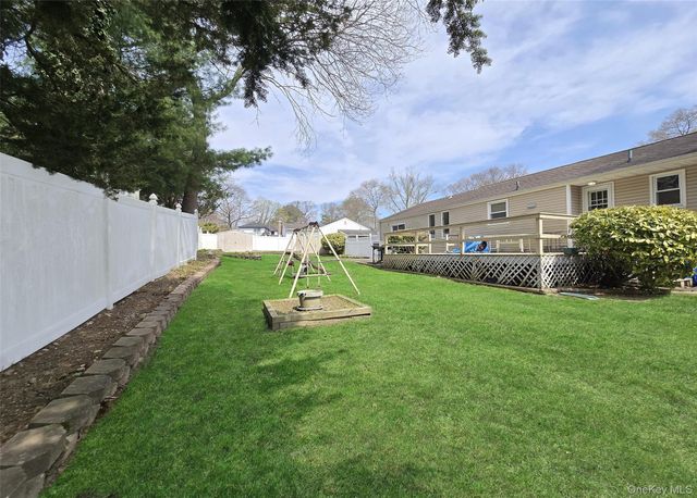 240 N 3rd Street, Ronkonkoma, NY 11779