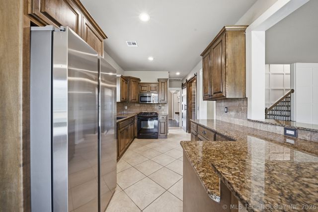 10104 N 142nd Avenue E, Owasso, OK 74055