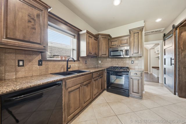 10104 N 142nd Avenue E, Owasso, OK 74055